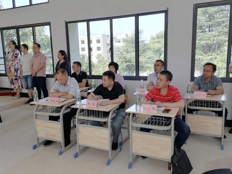 1632731358560680.jpg 2出席活动省🌽、市教科院领导及沐鸣2娱乐党组成员.jpg